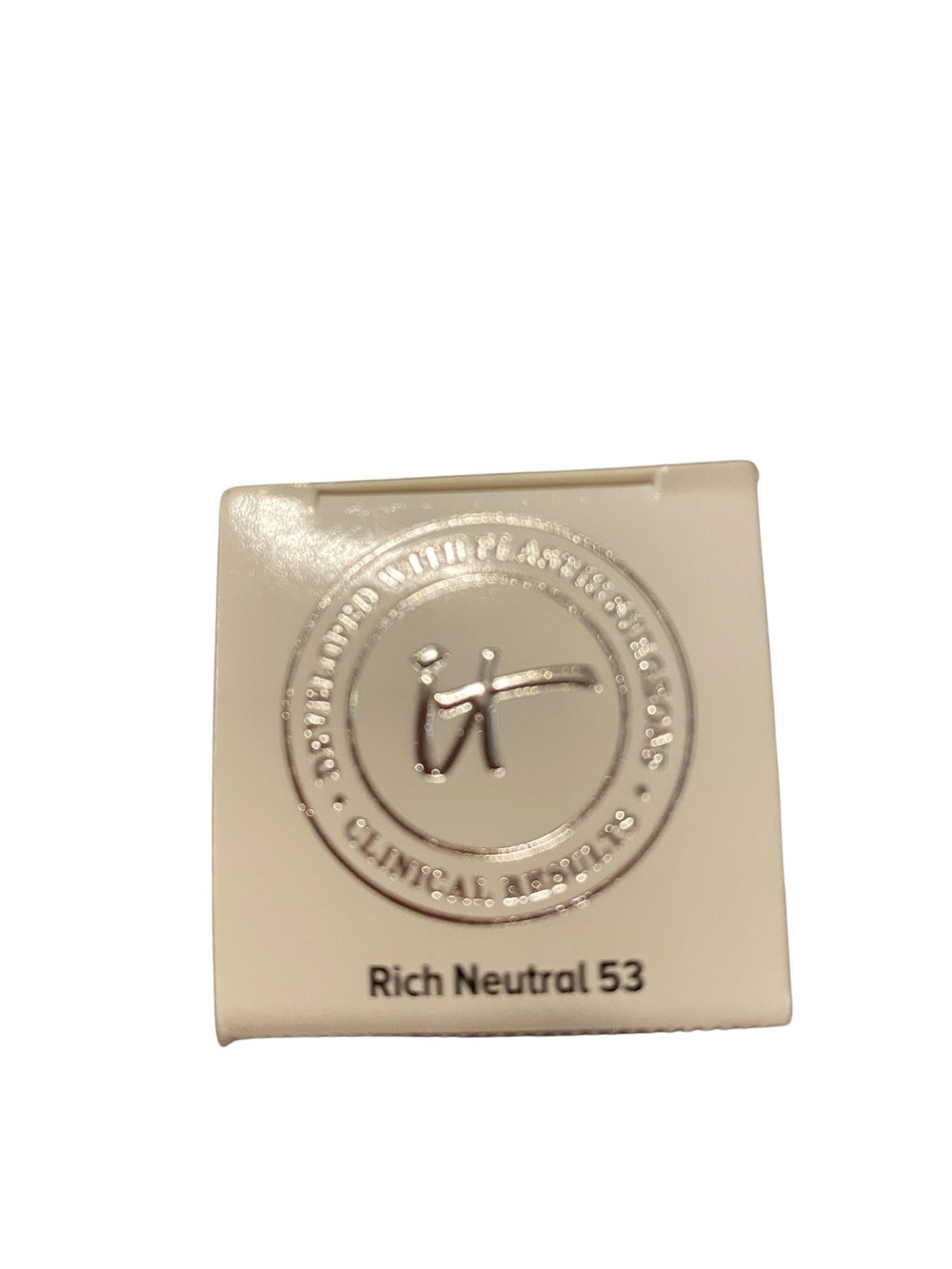 it cosmetics Rich Neutral 53 Foundation Compact - Cream White Packaging
